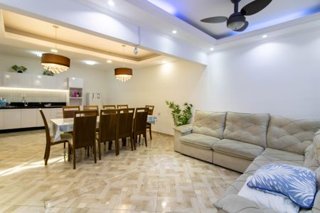 Casa para alugar com 250m², 3 quartos e 7 vagas Casa para alugar com 250m², 3 quartos e 7 vagasSala