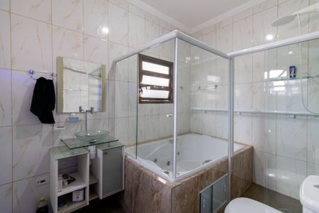 Casa para alugar com 250m², 3 quartos e 7 vagas Casa para alugar com 250m², 3 quartos e 7 vagasBanheiro da Suíte 1