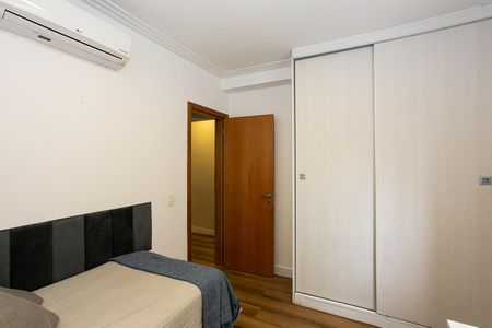 Apartamento à venda com 171m², 4 quartos e 3 vagasQuarto 2