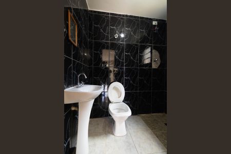 Casa para alugar com 92m², 3 quartos e 2 vagasBanheiro Social