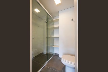 Banheiro de kitnet/studio para alugar com 1 quarto, 28m² em Pinheiros, São Paulo