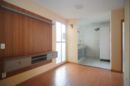 Sala de apartamento para alugar com 1 quarto, 44m² em Rubem Berta, Porto Alegre