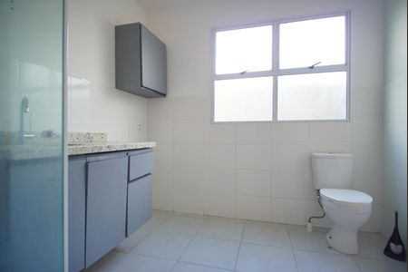 Banheiro de apartamento para alugar com 1 quarto, 44m² em Rubem Berta, Porto Alegre