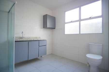 Banheiro de apartamento para alugar com 1 quarto, 44m² em Rubem Berta, Porto Alegre