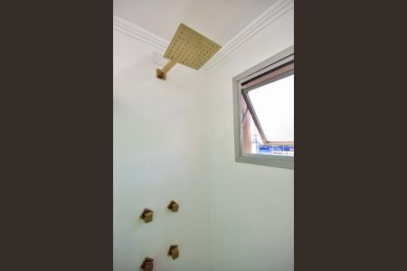 Apartamento à venda com 200m², 4 quartos e 3 vagasChuveiro do Banheiro da Suíte 2