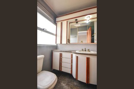 Apartamento à venda com 200m², 4 quartos e 3 vagasBanheiro Suíte 1