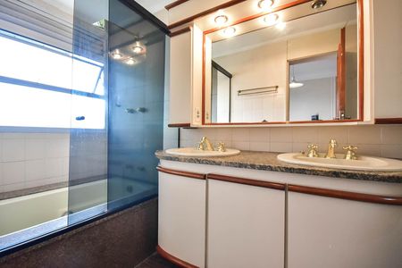 Apartamento à venda com 200m², 4 quartos e 3 vagasBanheiro Suíte 2