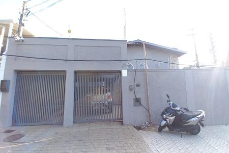 Casa à venda com 230m², 3 quartos e 5 vagas Casa à venda com 230m², 3 quartos e 5 vagasFachada do Prédio