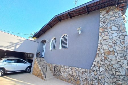 Casa à venda com 230m², 3 quartos e 5 vagas Casa à venda com 230m², 3 quartos e 5 vagasFachada do Prédio