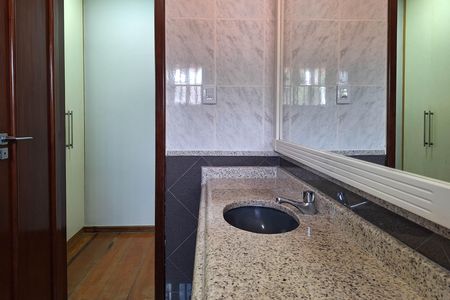 Casa à venda com 400m², 7 quartos e 5 vagas Casa à venda com 400m², 7 quartos e 5 vagasBanheiro da Suíte 3