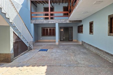 Casa à venda com 400m², 7 quartos e 5 vagas Casa à venda com 400m², 7 quartos e 5 vagasQuintal