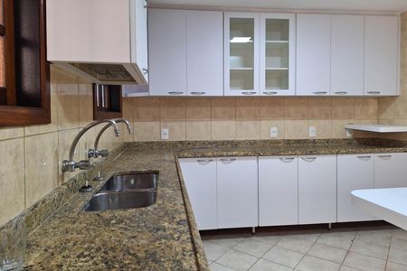 Casa à venda com 400m², 7 quartos e 5 vagas Casa à venda com 400m², 7 quartos e 5 vagasCozinha