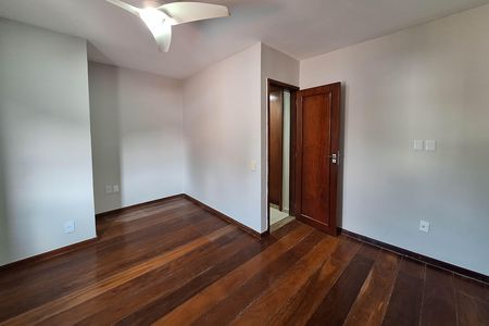 Casa à venda com 400m², 7 quartos e 5 vagas Casa à venda com 400m², 7 quartos e 5 vagasQuarto 2