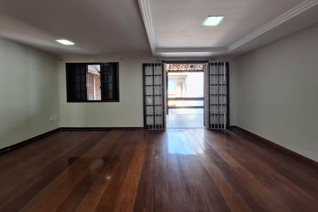Casa à venda com 400m², 7 quartos e 5 vagas Casa à venda com 400m², 7 quartos e 5 vagasSuíte 4
