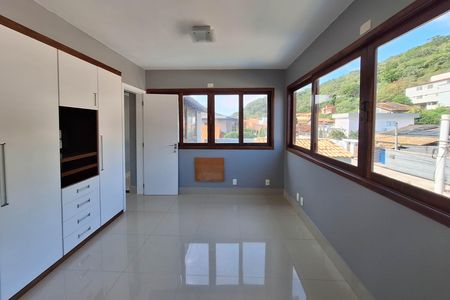 Casa à venda com 400m², 7 quartos e 5 vagas Casa à venda com 400m², 7 quartos e 5 vagasSuíte 5
