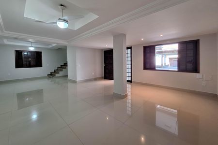 Sala 1 de casa à venda com 7 quartos, 400m² em Piratininga, Niterói