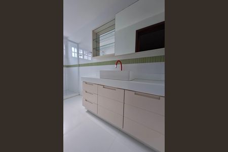 Casa à venda com 400m², 7 quartos e 5 vagas Casa à venda com 400m², 7 quartos e 5 vagasBanheiro da Suíte 2