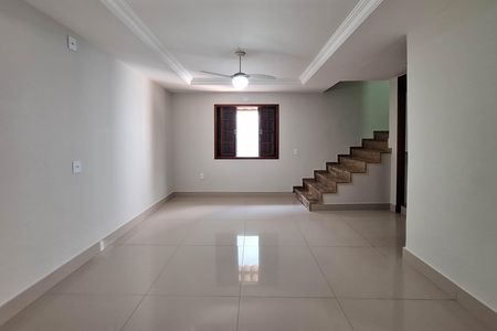 Sala 1 de casa à venda com 7 quartos, 400m² em Piratininga, Niterói