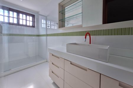 Casa à venda com 400m², 7 quartos e 5 vagas Casa à venda com 400m², 7 quartos e 5 vagasBanheiro da Suíte 2