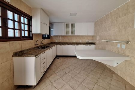 Casa à venda com 400m², 7 quartos e 5 vagas Casa à venda com 400m², 7 quartos e 5 vagasCozinha