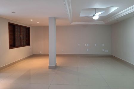 Sala 1 de casa à venda com 7 quartos, 400m² em Piratininga, Niterói