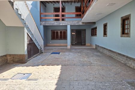 Casa à venda com 400m², 7 quartos e 5 vagas Casa à venda com 400m², 7 quartos e 5 vagasQuintal
