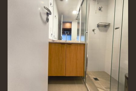 Banheiro de kitnet/studio para alugar com 1 quarto, 23m² em Vila Mariana, São Paulo