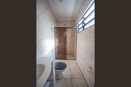 Casa à venda com 330m², 4 quartos e 6 vagasBanheiro 1