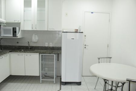 Apartamento para alugar com 28m², 1 quarto e 1 vagaSala/Cozinha