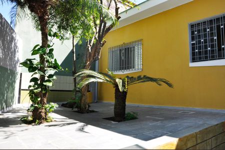 Casa para alugar com 120m², 2 quartos e 1 vagaQuintal