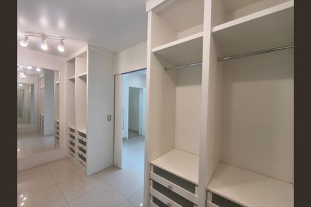 Casa de condomínio à venda com 1200m², 5 quartos e 2 vagasCloset Suíte 5