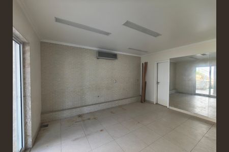 Casa de condomínio à venda com 1200m², 5 quartos e 2 vagasSala