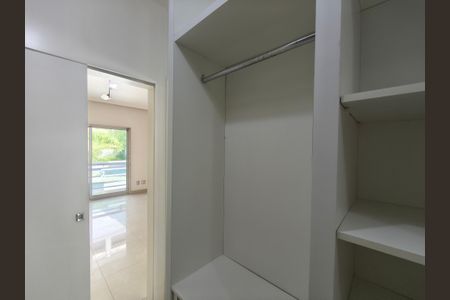 Casa de condomínio à venda com 1200m², 5 quartos e 2 vagasCloset Suíte 4