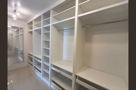 Casa de condomínio à venda com 1200m², 5 quartos e 2 vagasCloset Suíte 5