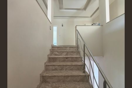 Corredor de casa de condomínio à venda com 5 quartos, 1200m² em Taquara, Rio de Janeiro