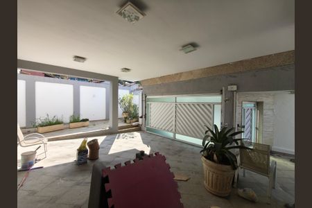 Casa de condomínio à venda com 1200m², 5 quartos e 2 vagasVaranda - Quintal