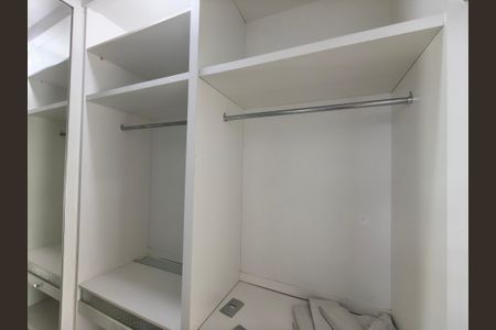 Casa de condomínio à venda com 1200m², 5 quartos e 2 vagasCloset Suíte 4