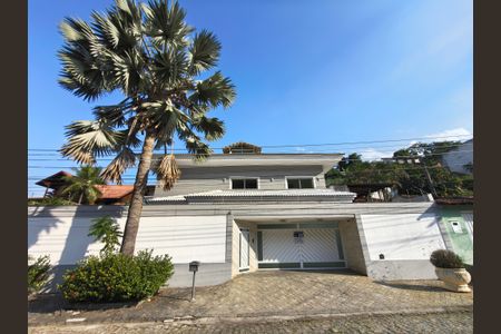 Casa de condomínio à venda com 1200m², 5 quartos e 2 vagasFachada da Casa