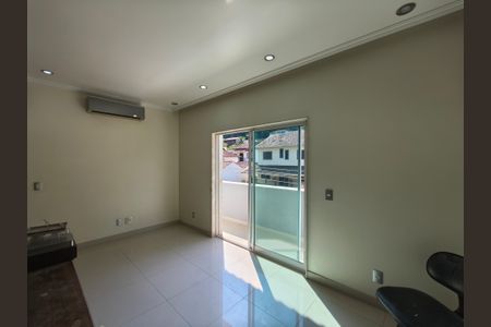 Casa de condomínio à venda com 1200m², 5 quartos e 2 vagasQuarto 1