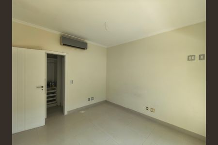 Casa de condomínio à venda com 1200m², 5 quartos e 2 vagasSuíte