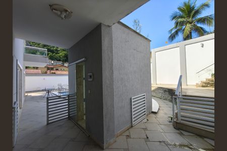 Casa de condomínio à venda com 1200m², 5 quartos e 2 vagasPiscina / Quintal