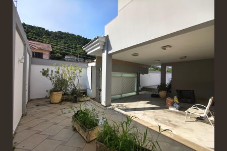 Casa de condomínio à venda com 1200m², 5 quartos e 2 vagasVaranda - Quintal