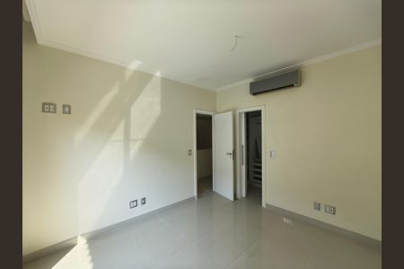Casa de condomínio à venda com 1200m², 5 quartos e 2 vagasSuíte
