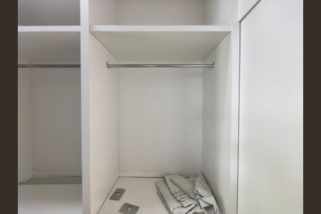 Casa de condomínio à venda com 1200m², 5 quartos e 2 vagasCloset Suíte 4