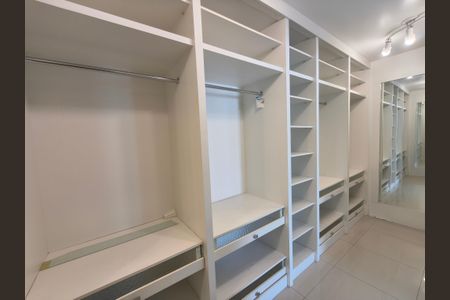 Casa de condomínio à venda com 1200m², 5 quartos e 2 vagasCloset Suíte 5