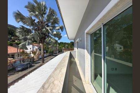 Casa de condomínio à venda com 1200m², 5 quartos e 2 vagasVaranda - Quarto 1