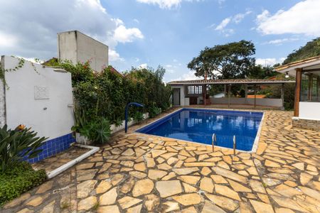 Casa de condomínio à venda com 450m², 4 quartos e 2 vagasPiscina