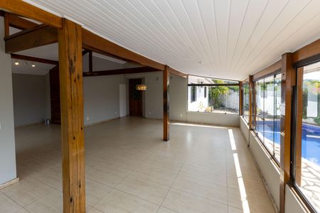 Casa de condomínio à venda com 450m², 4 quartos e 2 vagasSala 1