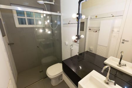 Casa de condomínio à venda com 450m², 4 quartos e 2 vagasBanheiro da Suíte 2