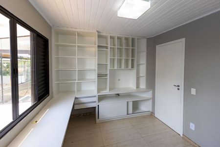 Casa de condomínio à venda com 450m², 4 quartos e 2 vagasQuarto 1